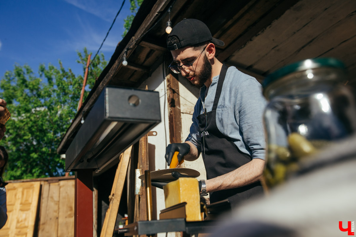 После отмены всех ограничений на Девической, 8 организуют «Ресторанный день» 24/7. Там можно будет отведать разнообразные блюда от владимирских энтузиастов, которые готовят с любовью
