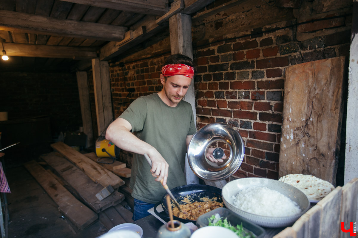 После отмены всех ограничений на Девической, 8 организуют «Ресторанный день» 24/7. Там можно будет отведать разнообразные блюда от владимирских энтузиастов, которые готовят с любовью