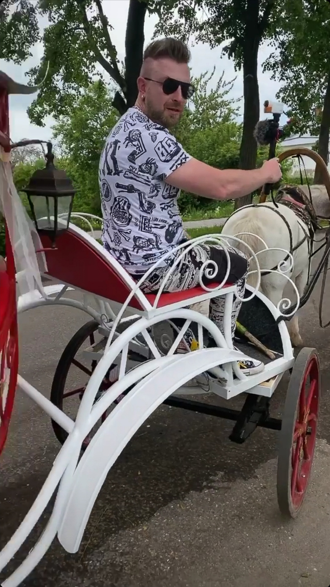 Для съемок своего шоу путешественник Петр Ловыгин покатался по Владимирской области. Городами остался доволен, а происходящими в них вещами - не очень