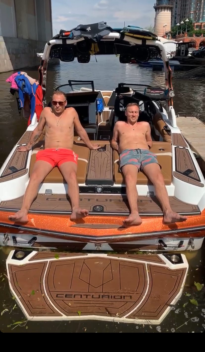 Владимирцы радуются лету и делятся солнечными фотографиями в «Инстаграме». Многие из них уже вовсю купаются, не дожидаясь разрешения Роспотребнадзора