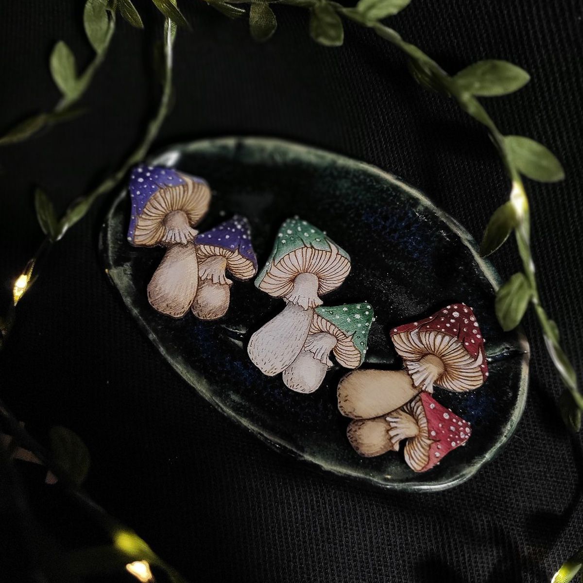 Магические духи и тайны леса живут в каждой работе рукодельницы. Мы расспросили девушку-ювелира о необычной профессии, мрачной атмосфере и убедились в существовании профессиональных стереотипов