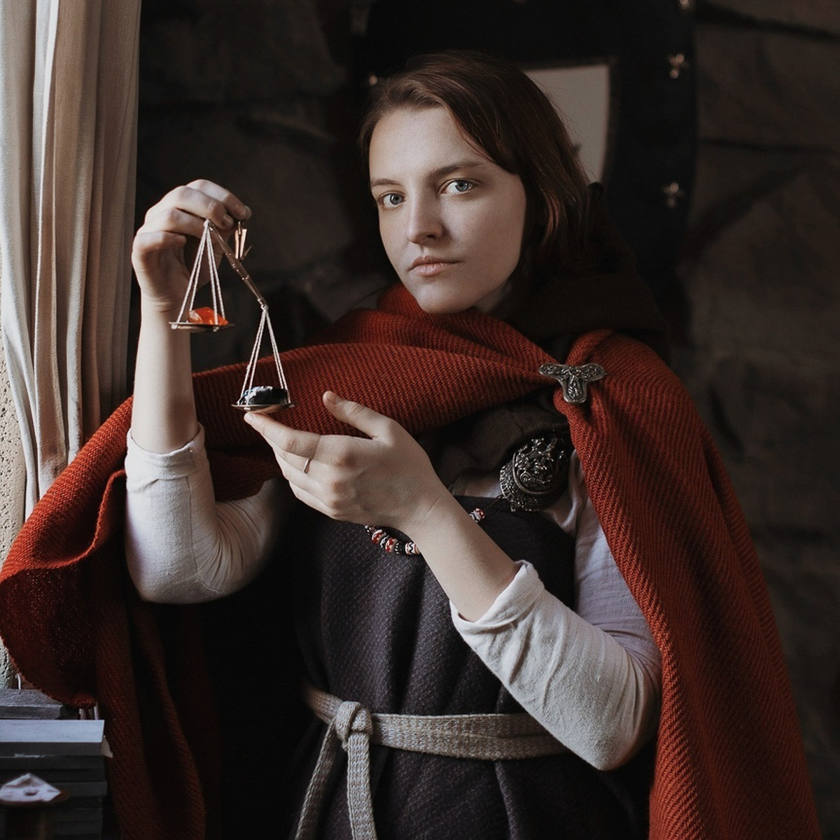 Магические духи и тайны леса живут в каждой работе рукодельницы. Мы расспросили девушку-ювелира о необычной профессии, мрачной атмосфере и убедились в существовании профессиональных стереотипов