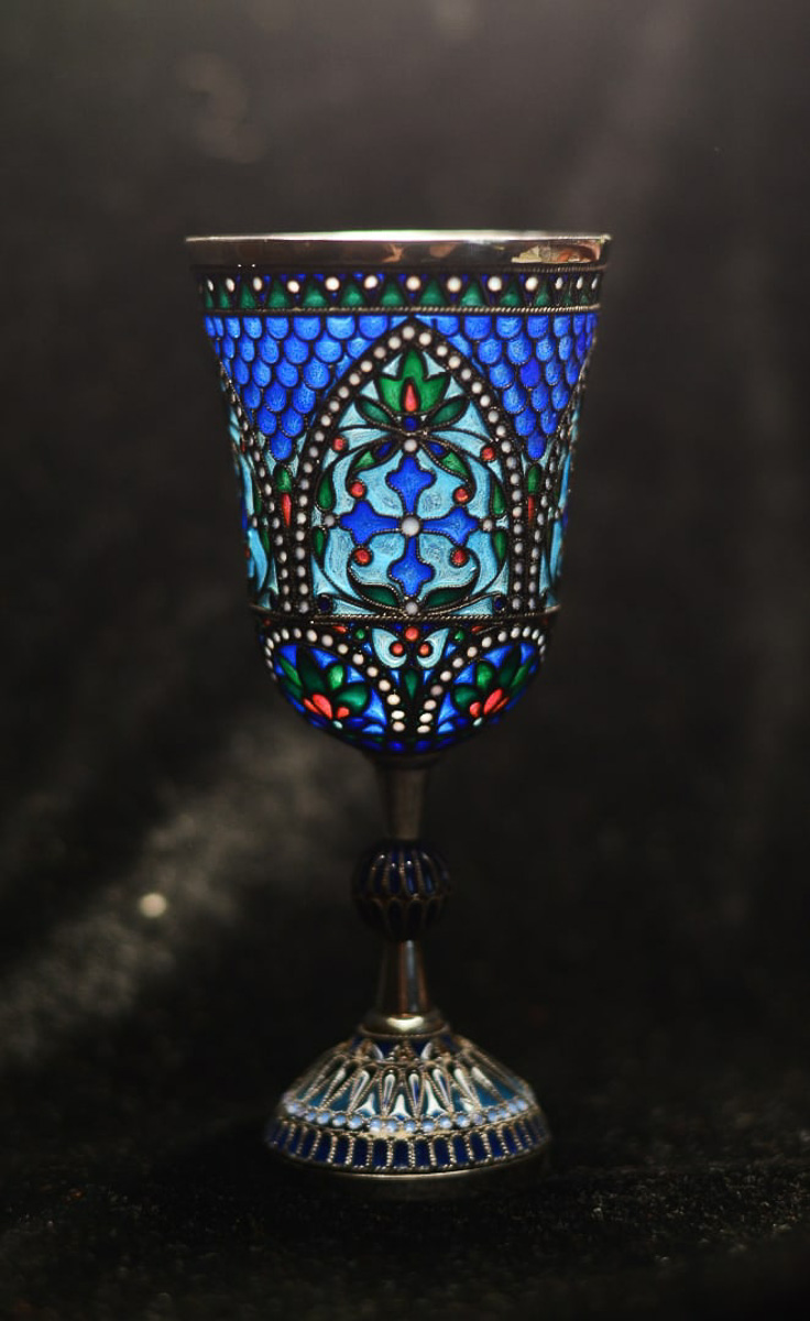 Магические духи и тайны леса живут в каждой работе рукодельницы. Мы расспросили девушку-ювелира о необычной профессии, мрачной атмосфере и убедились в существовании профессиональных стереотипов