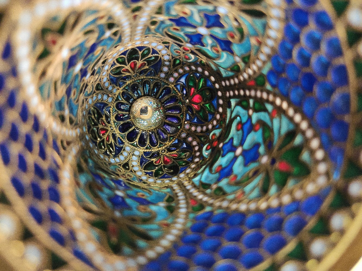 Магические духи и тайны леса живут в каждой работе рукодельницы. Мы расспросили девушку-ювелира о необычной профессии, мрачной атмосфере и убедились в существовании профессиональных стереотипов