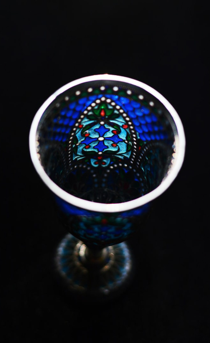 Магические духи и тайны леса живут в каждой работе рукодельницы. Мы расспросили девушку-ювелира о необычной профессии, мрачной атмосфере и убедились в существовании профессиональных стереотипов