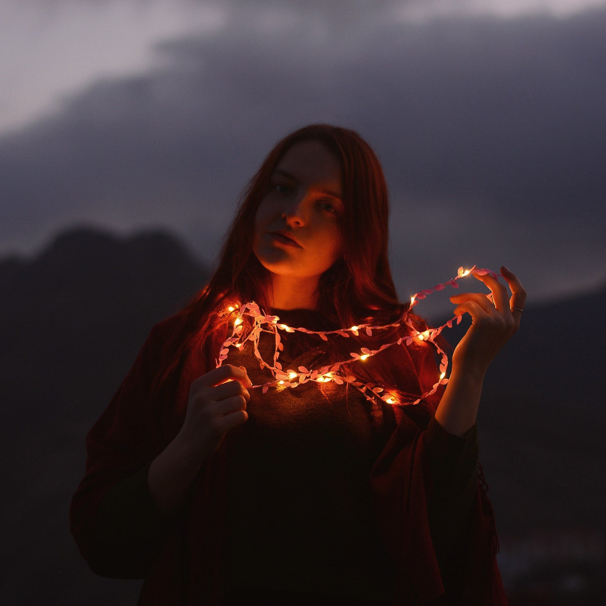 Магические духи и тайны леса живут в каждой работе рукодельницы. Мы расспросили девушку-ювелира о необычной профессии, мрачной атмосфере и убедились в существовании профессиональных стереотипов