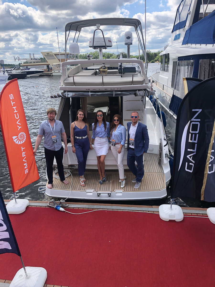 Юлия Скопцова переехала из Радужного в Москву в 17 лет. В 24 года она уже основала свою яхтенную компанию. Теперь девушка продает в среднем по 46 яхт в год стоимостью до 15 миллионов евро