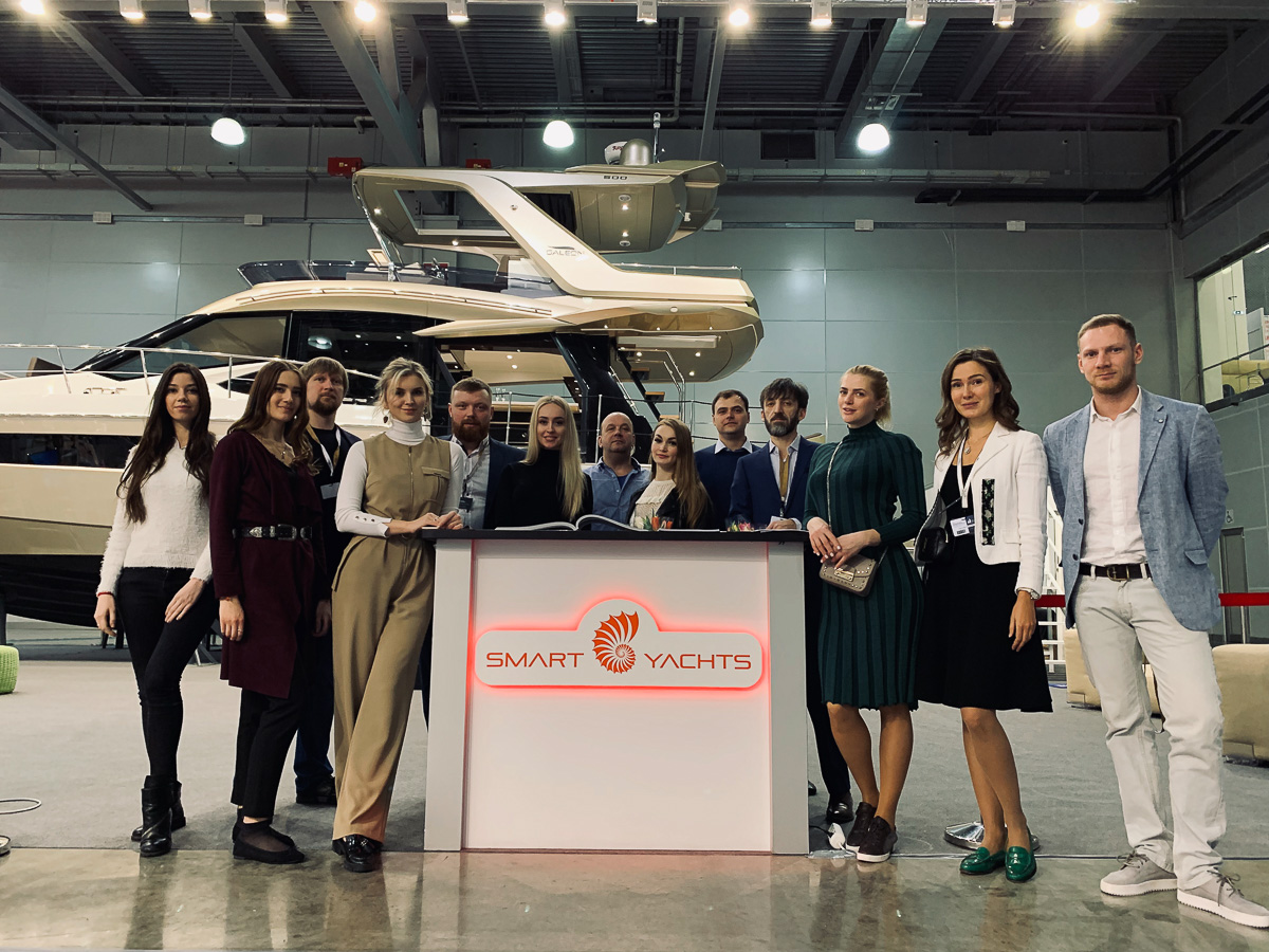 Юлия Скопцова переехала из Радужного в Москву в 17 лет. В 24 года она уже основала свою яхтенную компанию. Теперь девушка продает в среднем по 46 яхт в год стоимостью до 15 миллионов евро