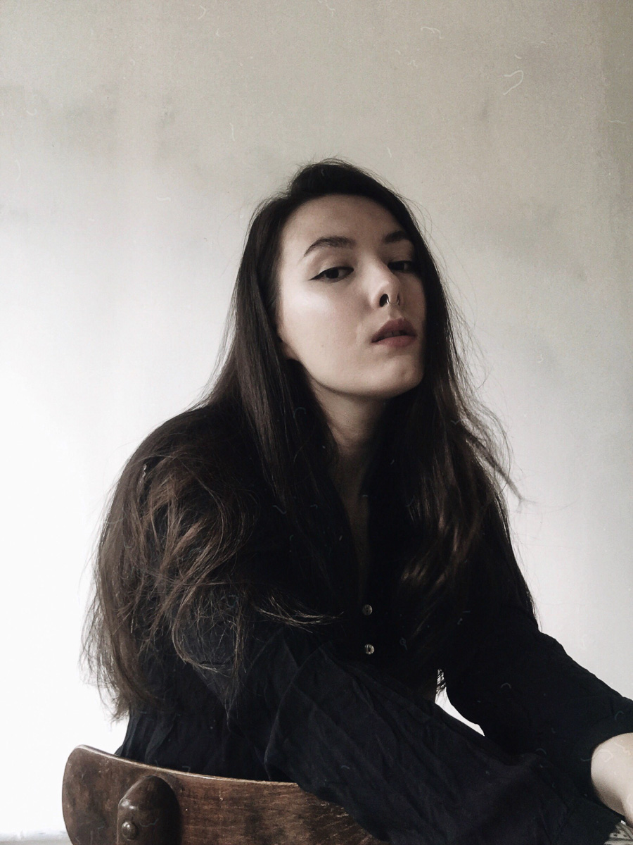 Продолжая обзор умельцев из Суздаля, поговорим о тату-мастере Анастасии Андрияновой, которая играет со страшными сказками