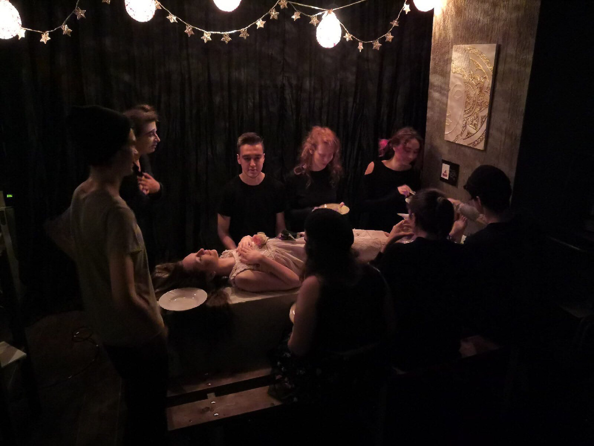 Бросить все и переехать в Питер под крышу к 25-ти творческим ребятам? Запросто! О своем необычном опыте рассказывает Катя Жидоморова