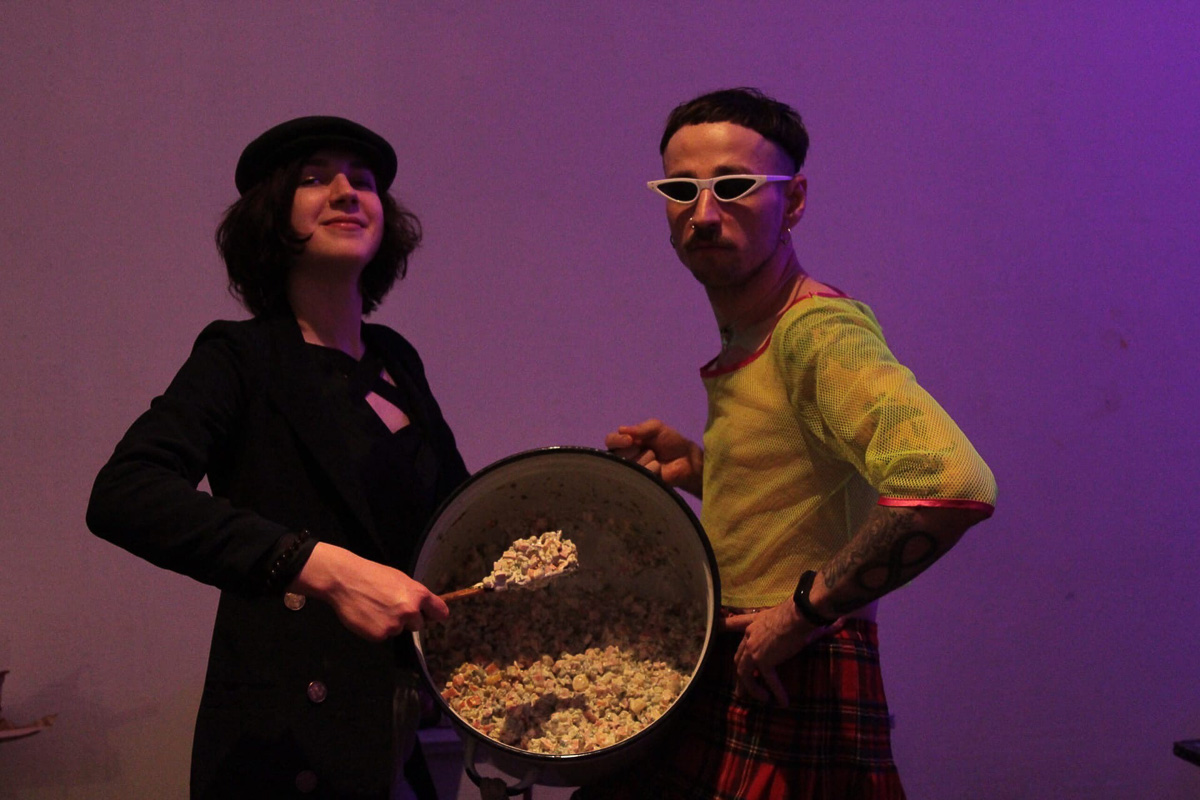 Бросить все и переехать в Питер под крышу к 25-ти творческим ребятам? Запросто! О своем необычном опыте рассказывает Катя Жидоморова