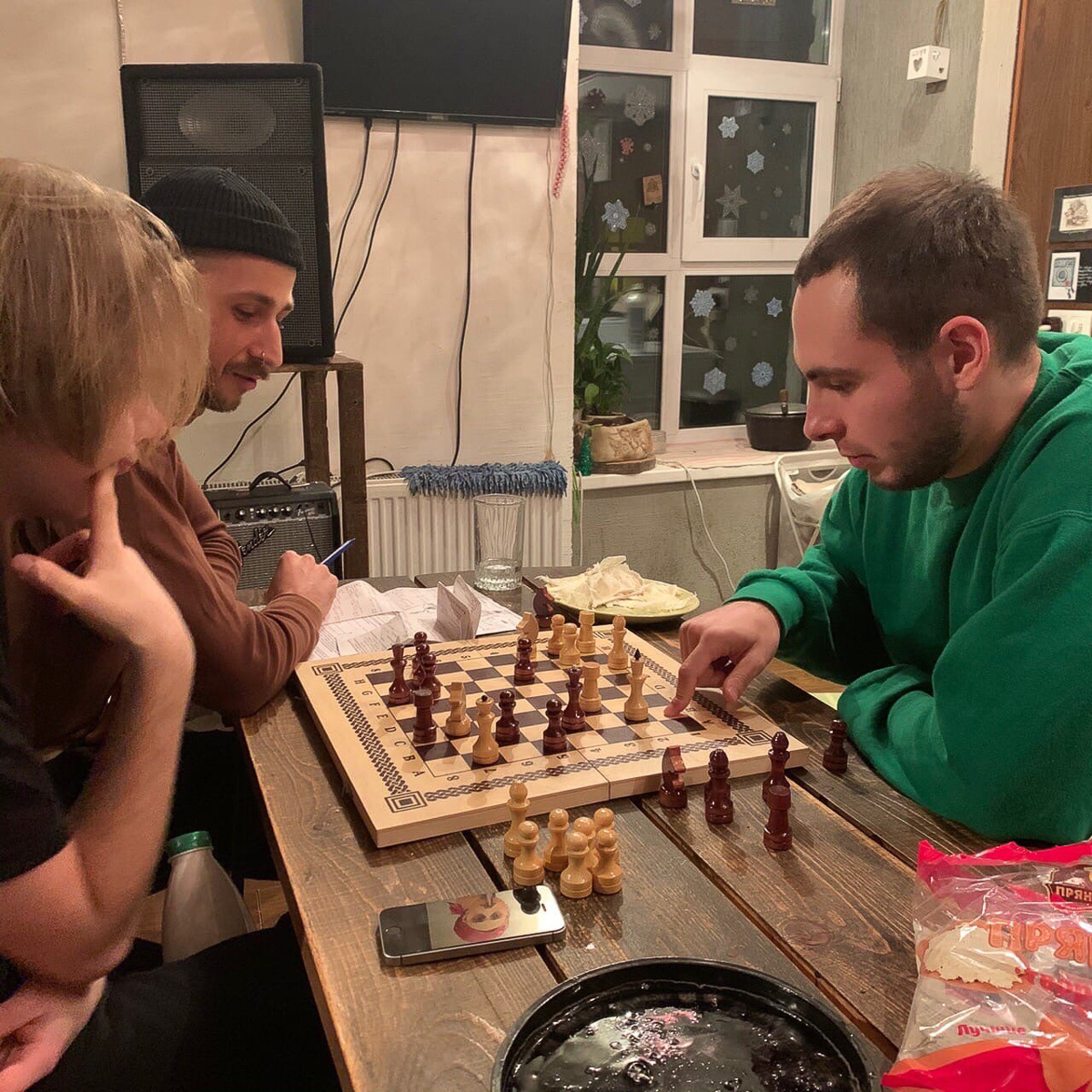 Бросить все и переехать в Питер под крышу к 25-ти творческим ребятам? Запросто! О своем необычном опыте рассказывает Катя Жидоморова