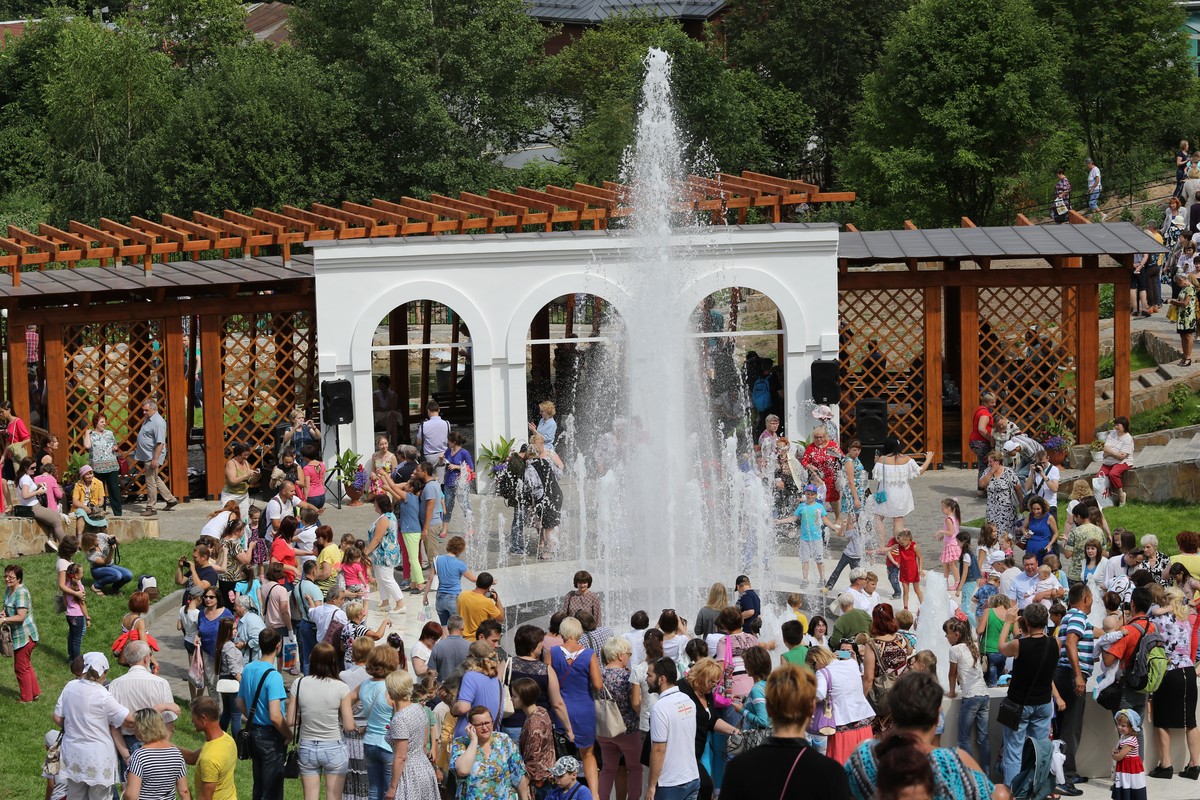 Запуск фонтанов планировали на 1 мая, но из-за эпидемиологических ограничений отложили. И только сегодня стало известно, что запреты, наконец, сняты