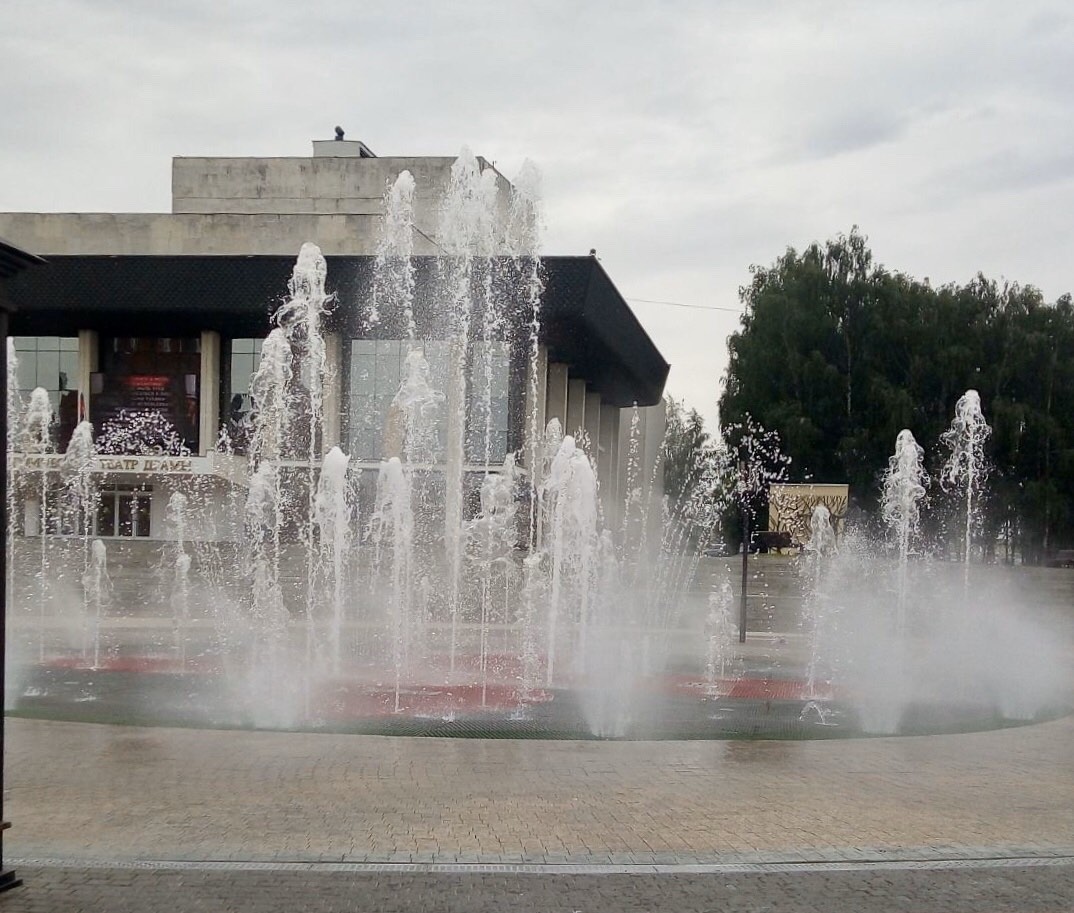 Запуск фонтанов планировали на 1 мая, но из-за эпидемиологических ограничений отложили. И только сегодня стало известно, что запреты, наконец, сняты