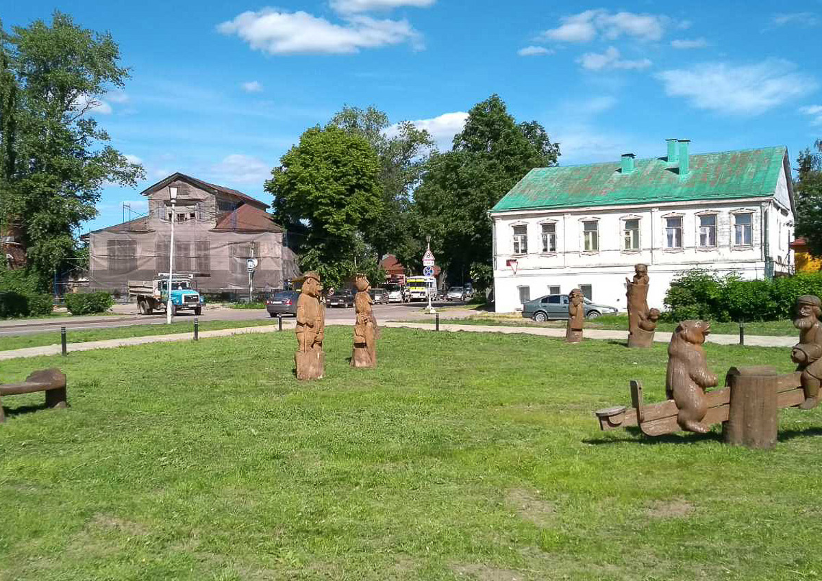 Город-музей активно готовят к 1000-летию. Обещают завершить обновление стадиона «Спартак». Сроки сдачи объекта несколько раз переносили, но на сей раз все должно получиться