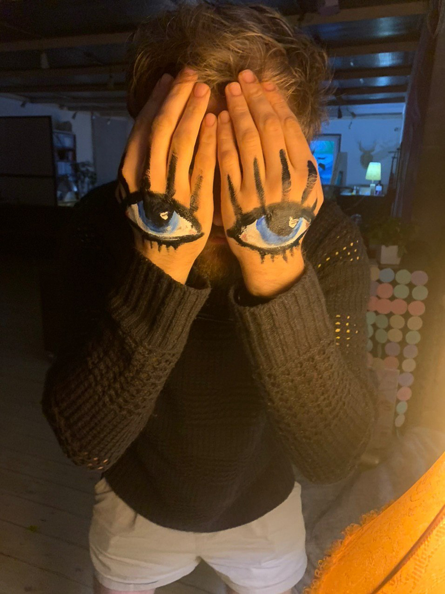 В стенах культурного центра самоизолировались 10 человек, работающих над новыми проектами и даже поставивших собственный спектакль. Теперь “Стрелецкая” возвращается с новостями о дальнейшей работе: как прежде уже не будет