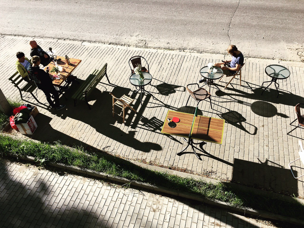 В стенах культурного центра самоизолировались 10 человек, работающих над новыми проектами и даже поставивших собственный спектакль. Теперь “Стрелецкая” возвращается с новостями о дальнейшей работе: как прежде уже не будет