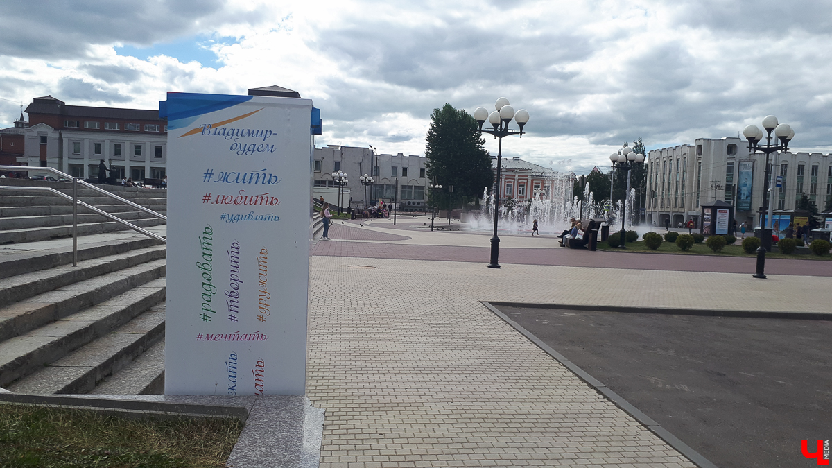 Новые скульптура, граффити и клумба - вот чем обзавелись улицы Владимира в последнее время