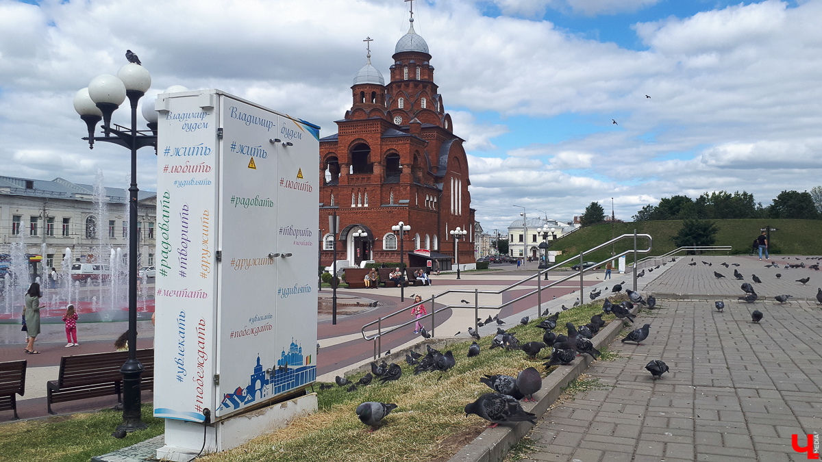 Новые скульптура, граффити и клумба - вот чем обзавелись улицы Владимира в последнее время