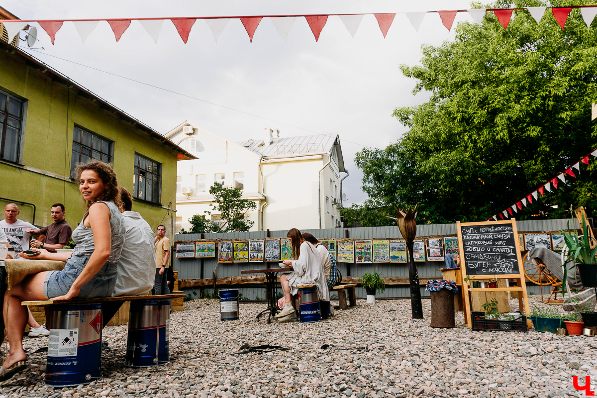 Наконец-то мы познакомились с Сергеем Сотовым поближе. Читайте большое интервью владимирского художника про плохое-хорошее, 32 года в должности дворника и любовь к зарубежным ансамблям Beatles и Rolling Stones