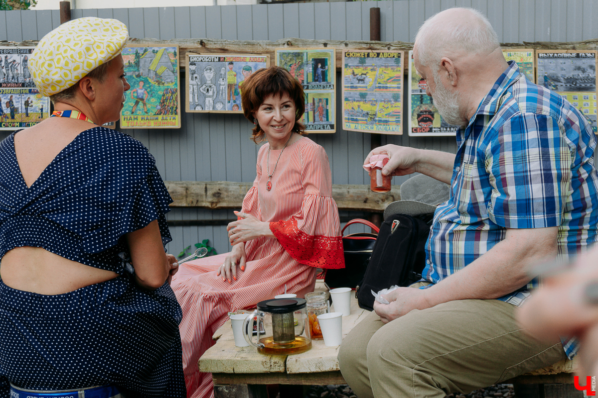 Наконец-то мы познакомились с Сергеем Сотовым поближе. Читайте большое интервью владимирского художника про плохое-хорошее, 32 года в должности дворника и любовь к зарубежным ансамблям Beatles и Rolling Stones