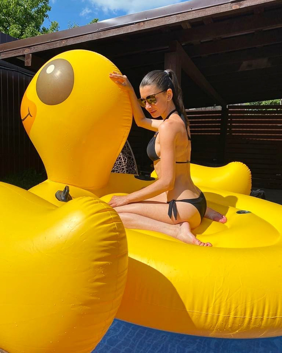 Умопомрачительные купальники владимирских красавиц и модные тенденции лета-2020