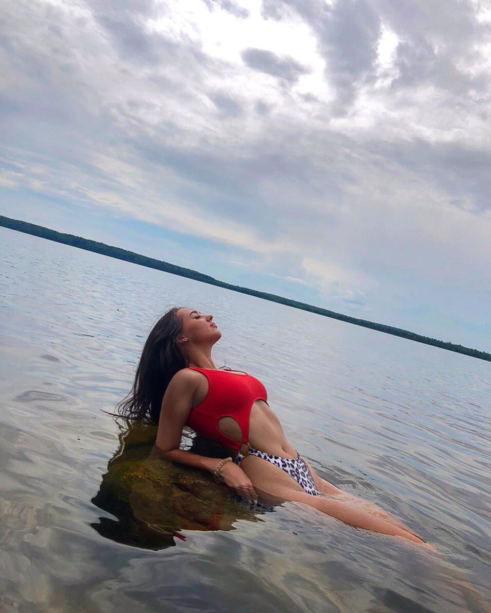 Умопомрачительные купальники владимирских красавиц и модные тенденции лета-2020