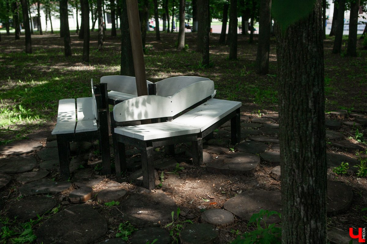 Фоторепортаж о городских лавках. Самые интересные места, где можно присесть и отдохнуть