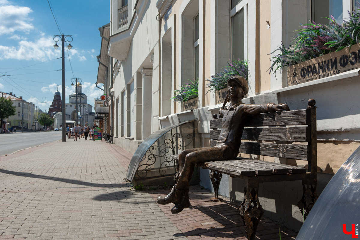 Фоторепортаж о городских лавках. Самые интересные места, где можно присесть и отдохнуть