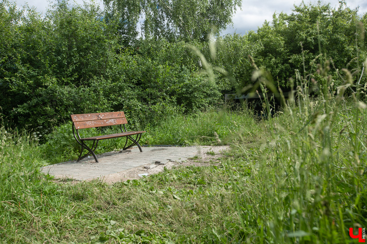 Фоторепортаж о городских лавках. Самые интересные места, где можно присесть и отдохнуть