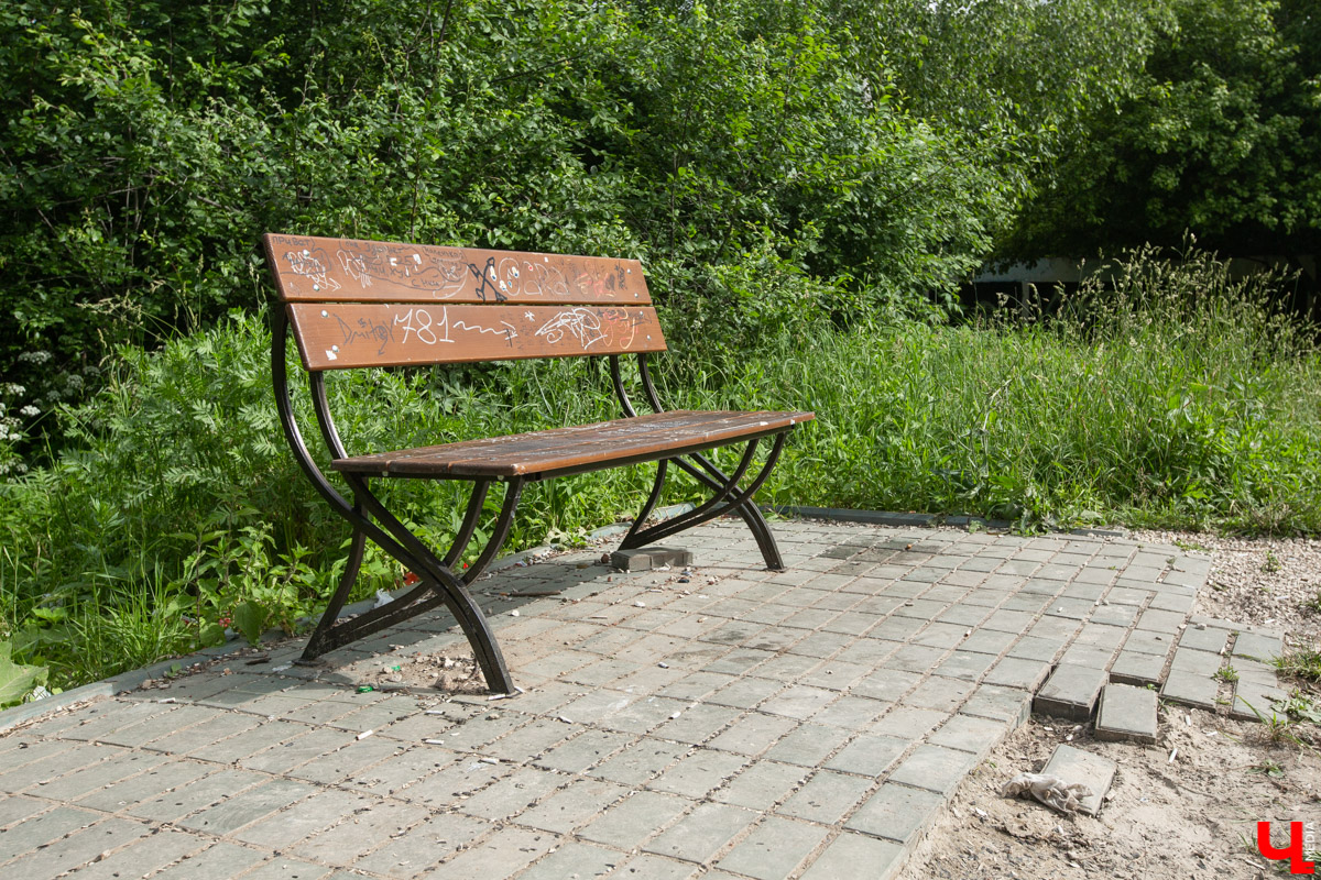 Фоторепортаж о городских лавках. Самые интересные места, где можно присесть и отдохнуть