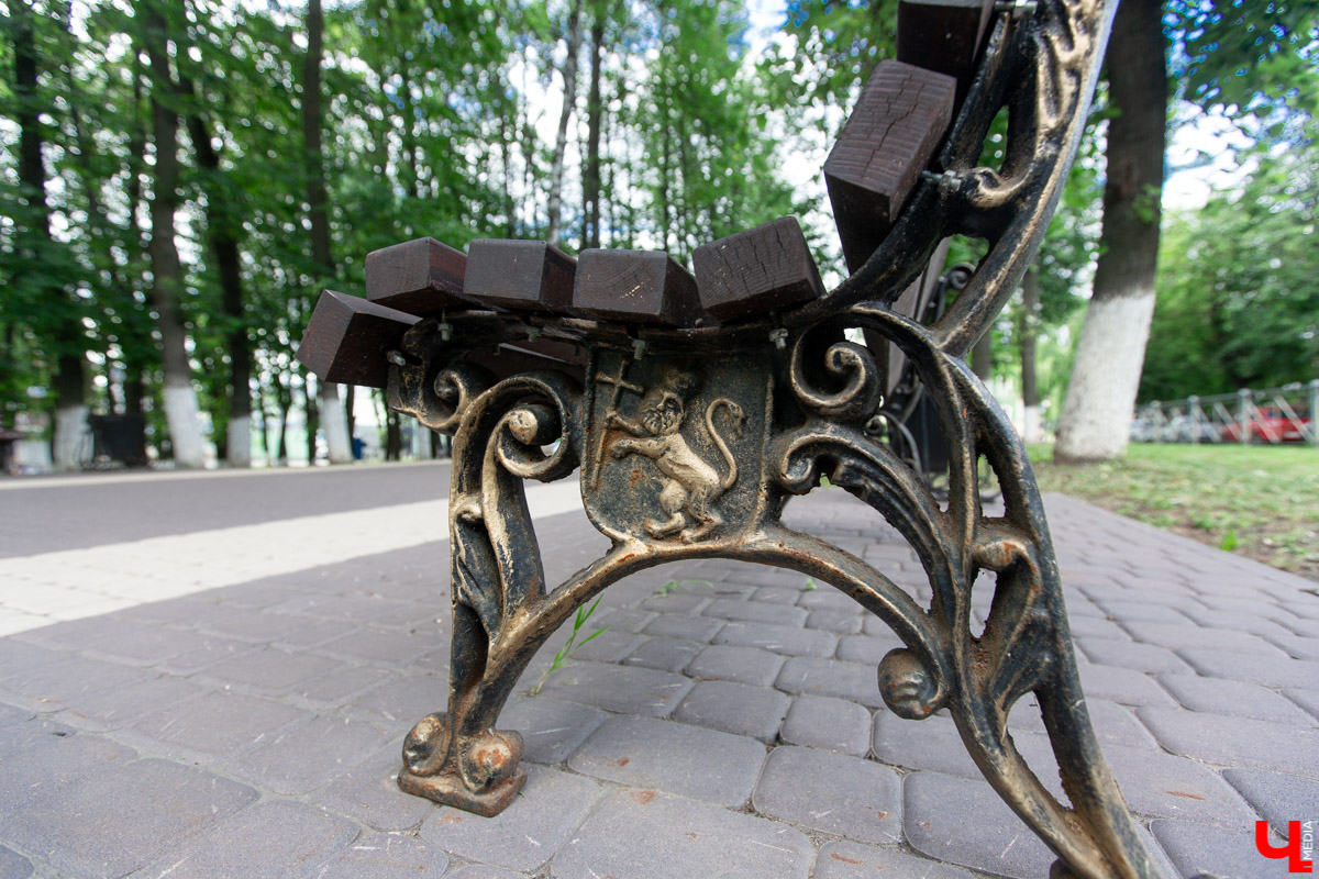 Фоторепортаж о городских лавках. Самые интересные места, где можно присесть и отдохнуть