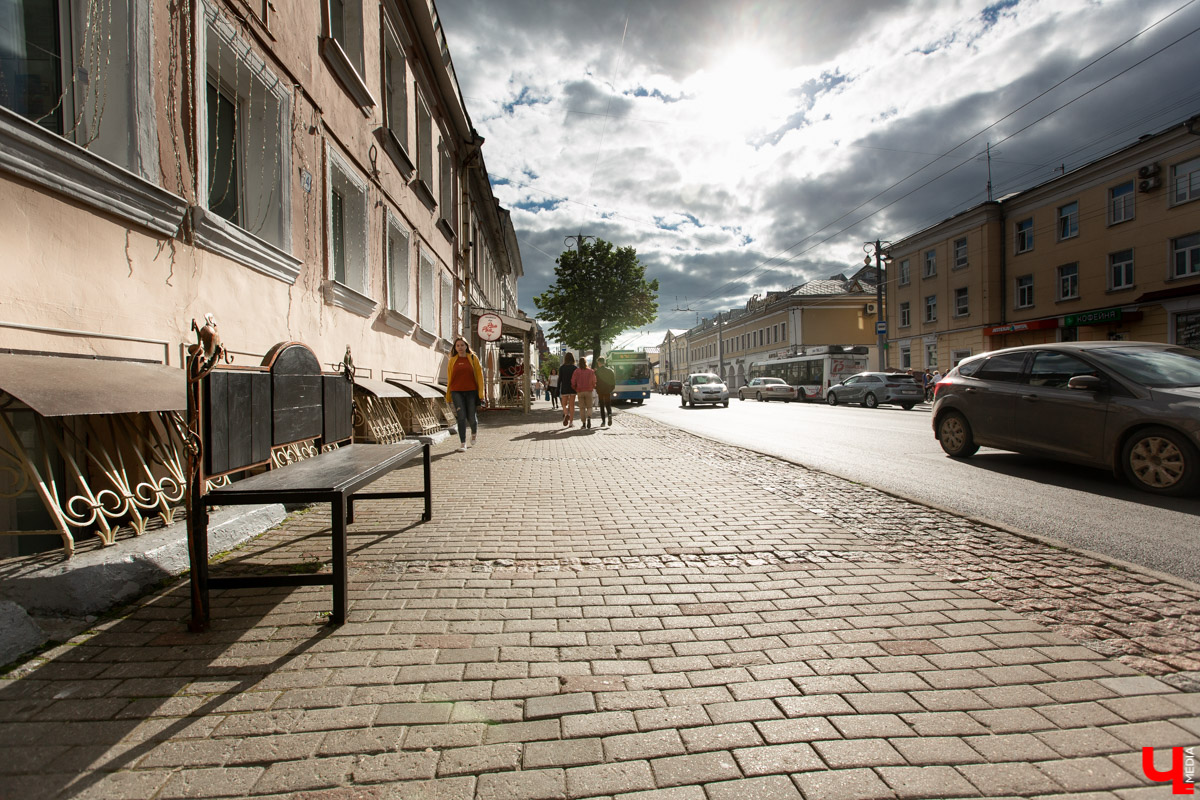Фоторепортаж о городских лавках. Самые интересные места, где можно присесть и отдохнуть