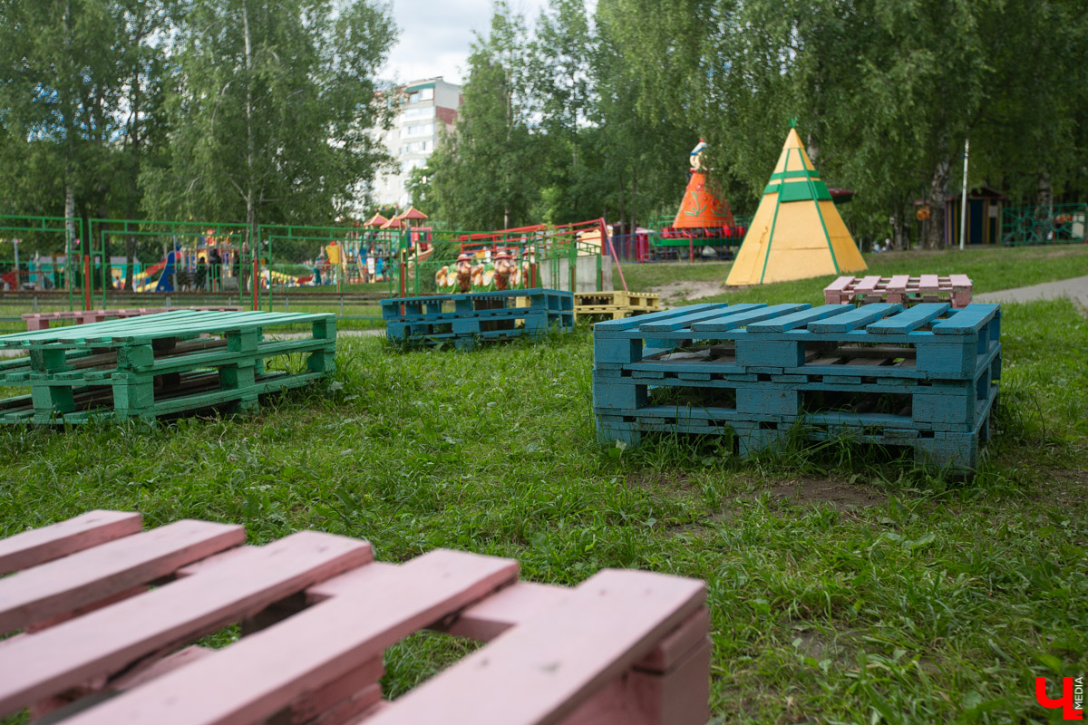 Фоторепортаж о городских лавках. Самые интересные места, где можно присесть и отдохнуть