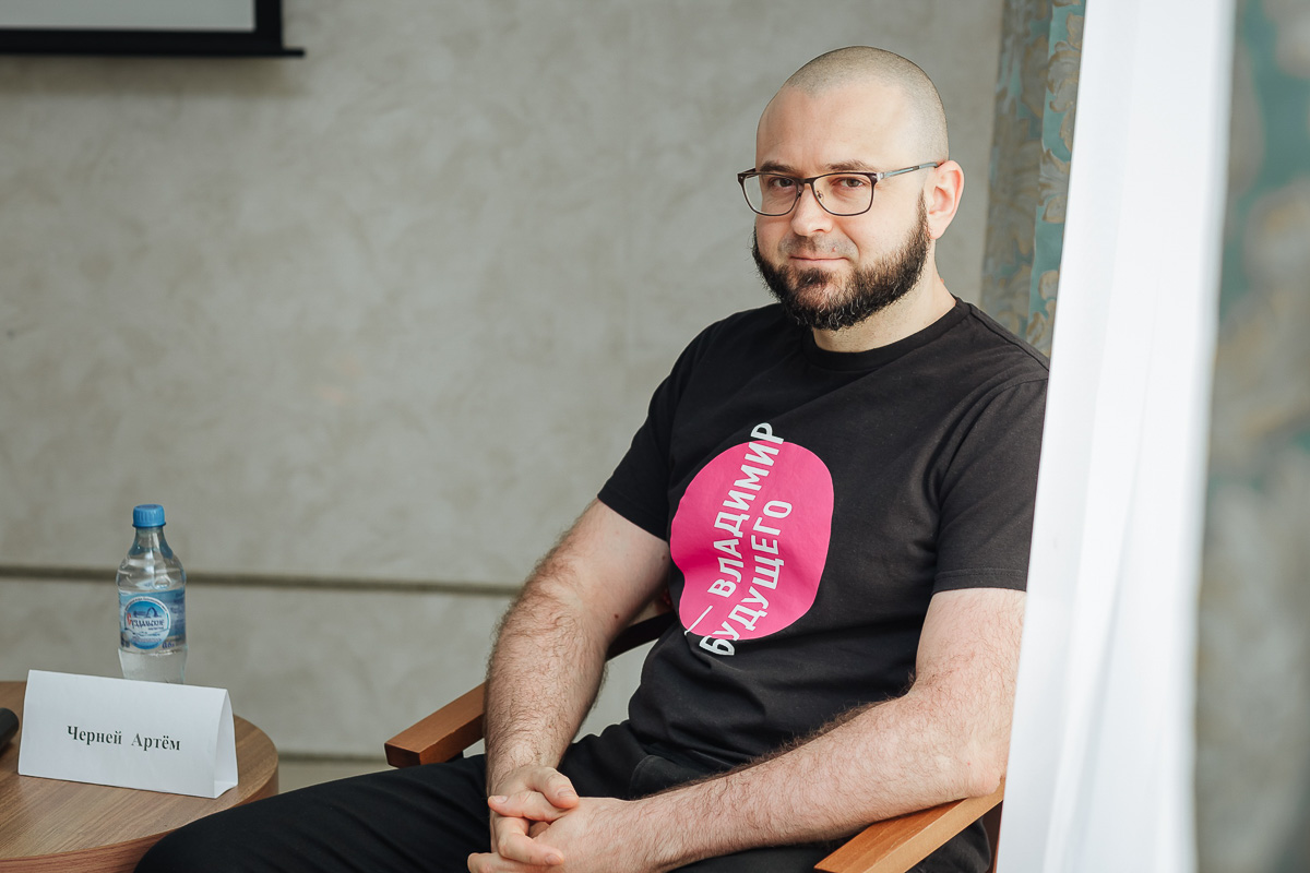 Озеро в Загородном парке является одной из самых привлекательных локаций города. А пока там лишь тина и беспорядок. Разбираемся, как решить проблему, вместе с урбанистом Артемом Чернеем