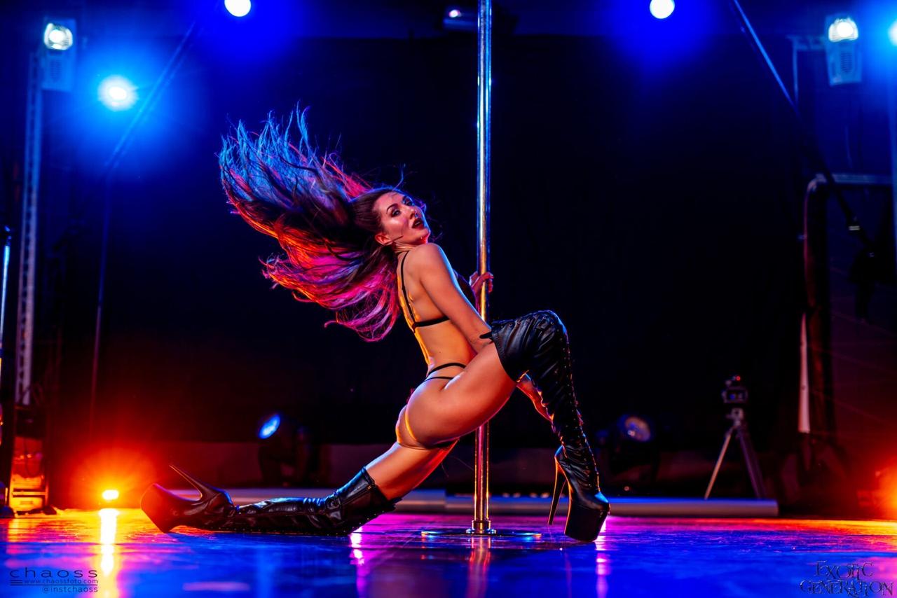 Тренер по exotic pole dance Анна Парфенова: «Когда наш танец хотят оскорбить, сравнивают со стриптизом в не самом приятном контексте. Мы же хотим отделиться от пошлой части всего этого»