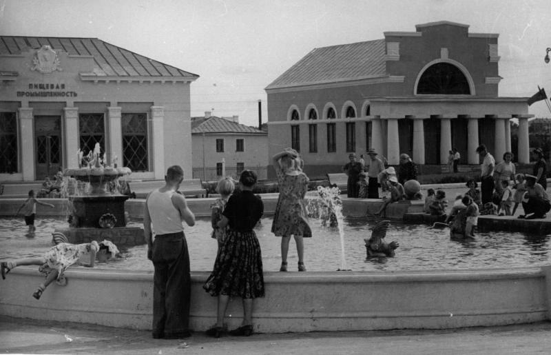 Подборка ретро-фото о детстве от Александра Пронина, создателя группы «Назад в прошлое»