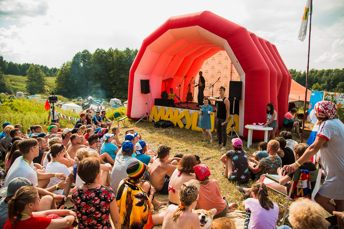 Массовые мероприятия долго были под запретом. Но культурная жизнь медленно выходит из состояния заморозки. Часть фестивалей и праздников все же состоится