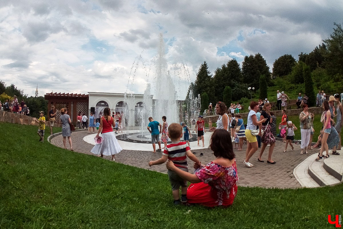 Массовые мероприятия долго были под запретом. Но культурная жизнь медленно выходит из состояния заморозки. Часть фестивалей и праздников все же состоится