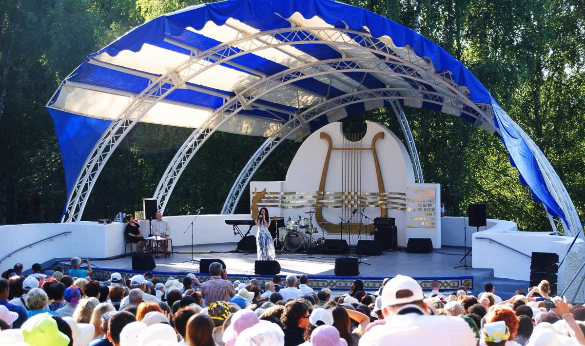 Массовые мероприятия долго были под запретом. Но культурная жизнь медленно выходит из состояния заморозки. Часть фестивалей и праздников все же состоится