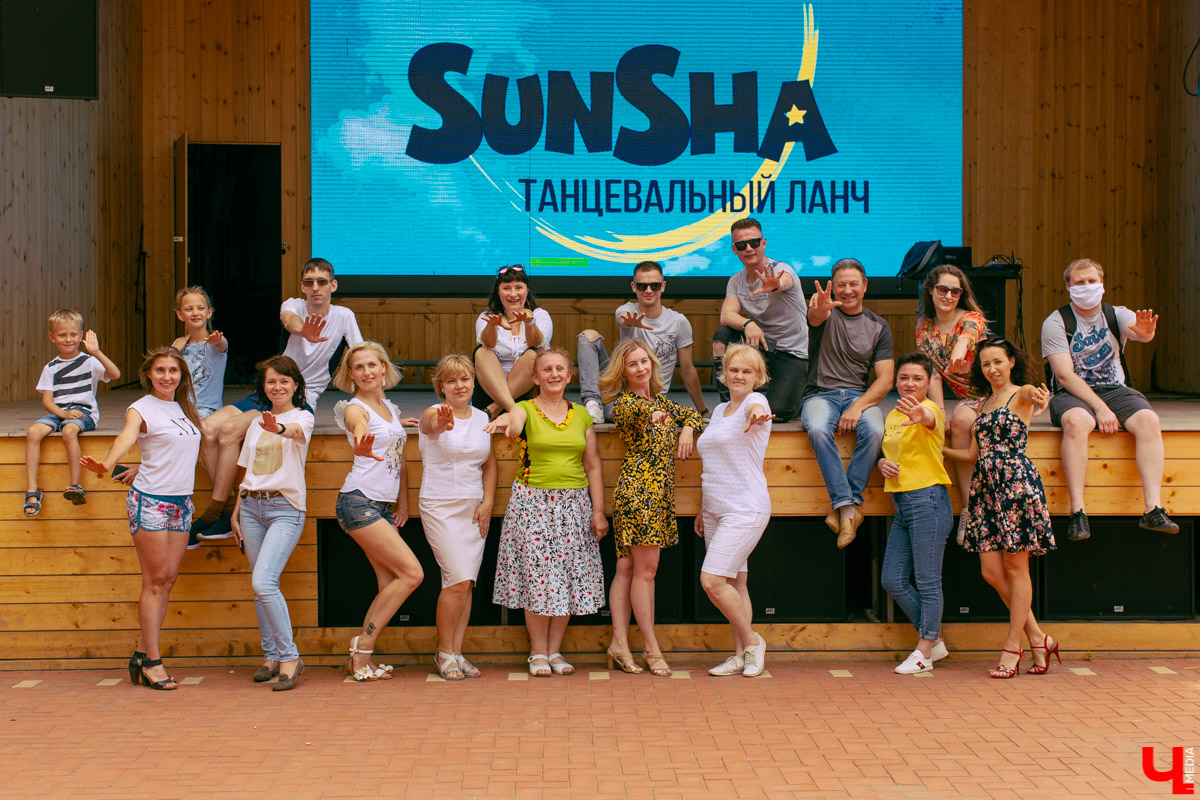 Жаркие танцы для тех, кому после самоизоляции не сидится на месте. На протяжении всего июля каждый ланч будет сопровождаться опей-эйрами от профессионалов