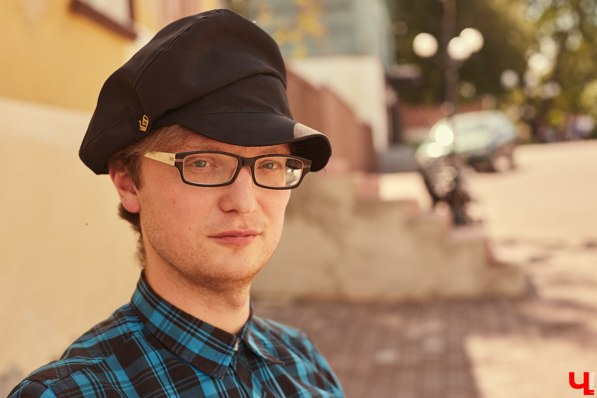 Местный тяжелый фолк вернулся из самоизоляции. Володимѣръ нашел вектор творческого развития, готовится к выступлениям и выпустил трек «Сила не соль мира»