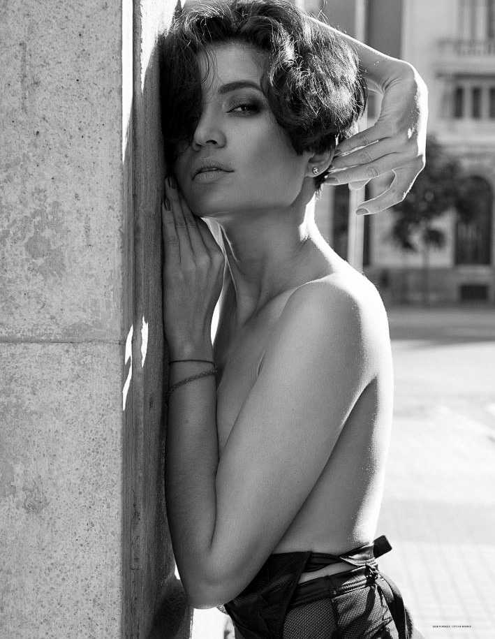 Фэшн-арт-ню фотограф Игорь Воробей недавно провел в арт-галерее Барселоны презентацию своего первого авторского фотоальбома — «Город женщины». Туда вошла сотня лучших снимков соблазнительных барышень. Некоторых из них вы точно знаете в лицо