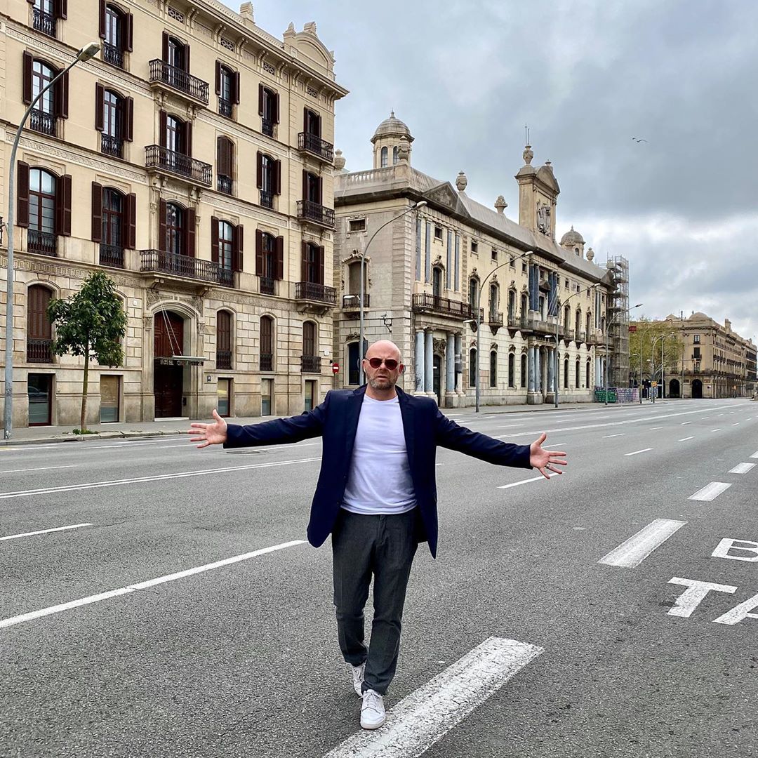 Фэшн-арт-ню фотограф Игорь Воробей недавно провел в арт-галерее Барселоны презентацию своего первого авторского фотоальбома — «Город женщины». Туда вошла сотня лучших снимков соблазнительных барышень. Некоторых из них вы точно знаете в лицо