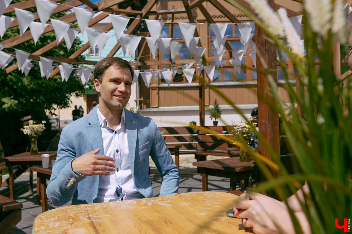 Илья Зинин - независимый финансовый эксперт, сертифицированный консультант по планированию личного бюджета. В чем состоит его работа? И почему его помощь нужна практически каждому владимирцу?