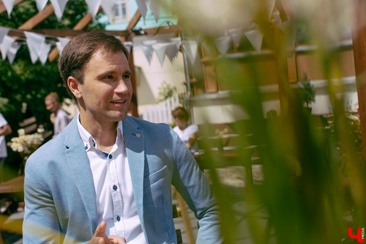 Илья Зинин - независимый финансовый эксперт, сертифицированный консультант по планированию личного бюджета. В чем состоит его работа? И почему его помощь нужна практически каждому владимирцу?