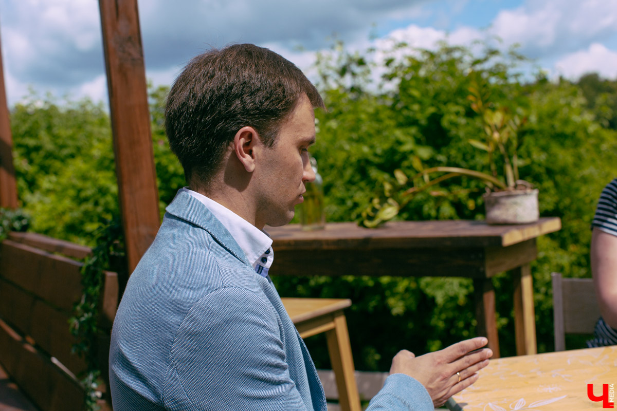 Илья Зинин - независимый финансовый эксперт, сертифицированный консультант по планированию личного бюджета. В чем состоит его работа? И почему его помощь нужна практически каждому владимирцу?