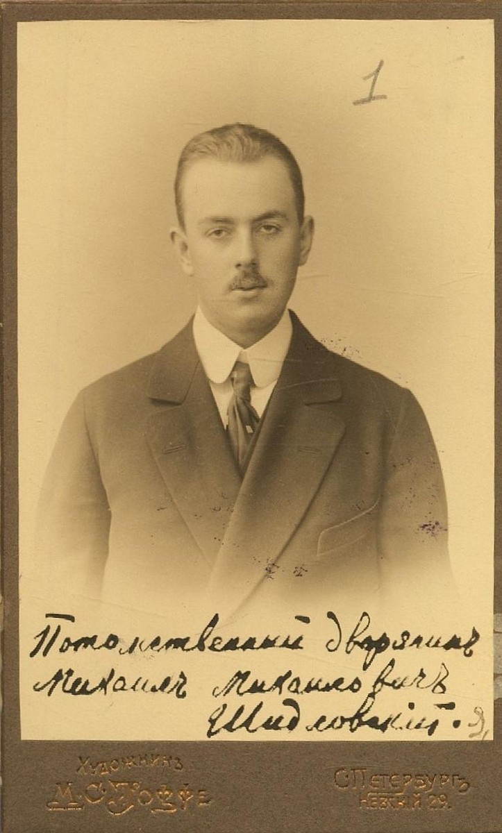 Ставим сериал на паузу и готовимся окунуться в настоящие приключения. Музей-заповедник поделился историями о замке в Муромцево, которые не оставят жителей и туристов равнодушными.