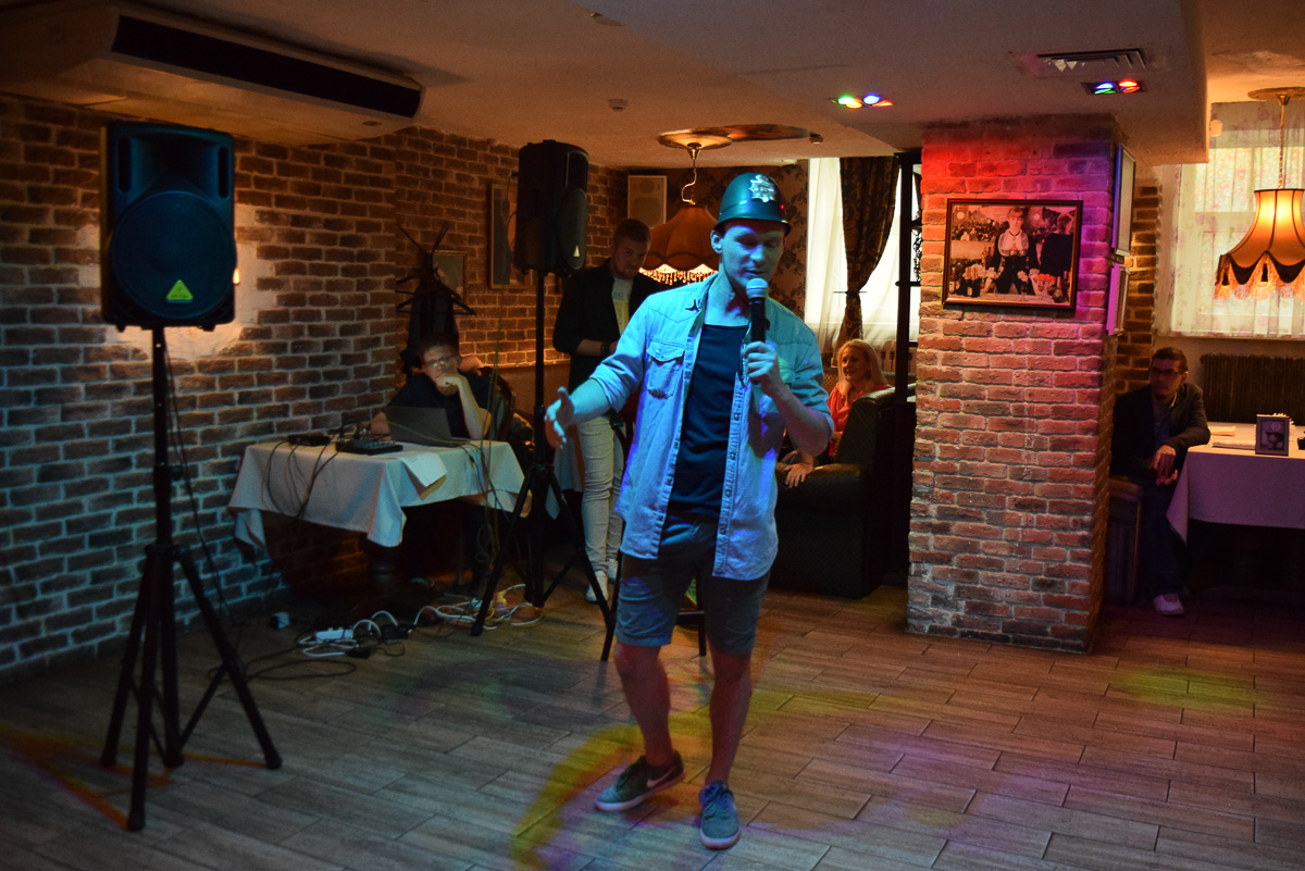 Первый летний стендап вечер был жарким во всех смыслах этого слова. Сезон открыт! Читайте, чем еще нас будут удивлять владимирские комики уже в этом месяце