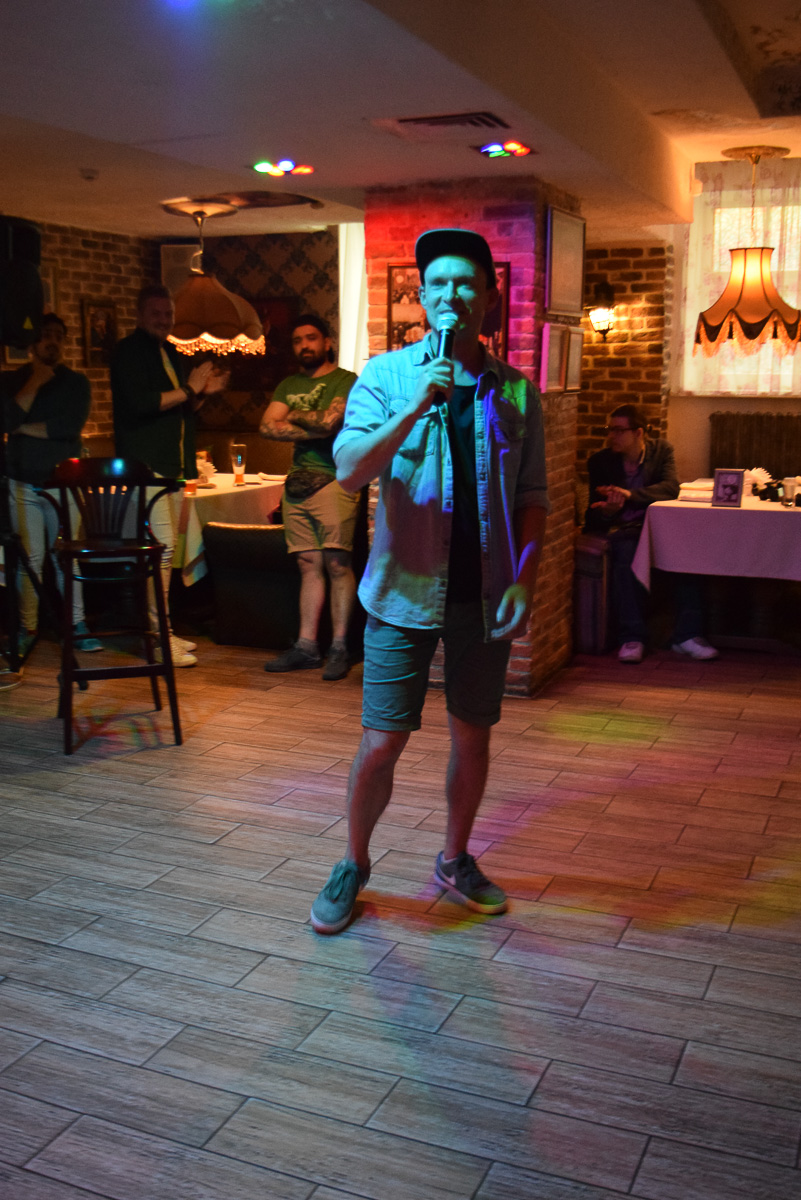 Первый летний стендап вечер был жарким во всех смыслах этого слова. Сезон открыт! Читайте, чем еще нас будут удивлять владимирские комики уже в этом месяце